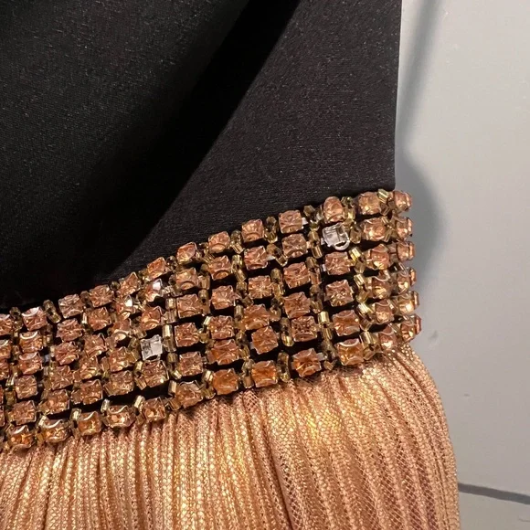 ⭐️🎉Host Pick🎉⭐️Mac Douglas Ieena Mixed-Media Tiered A-Line Gown Size 8 NWOT - Picture 8 of 8